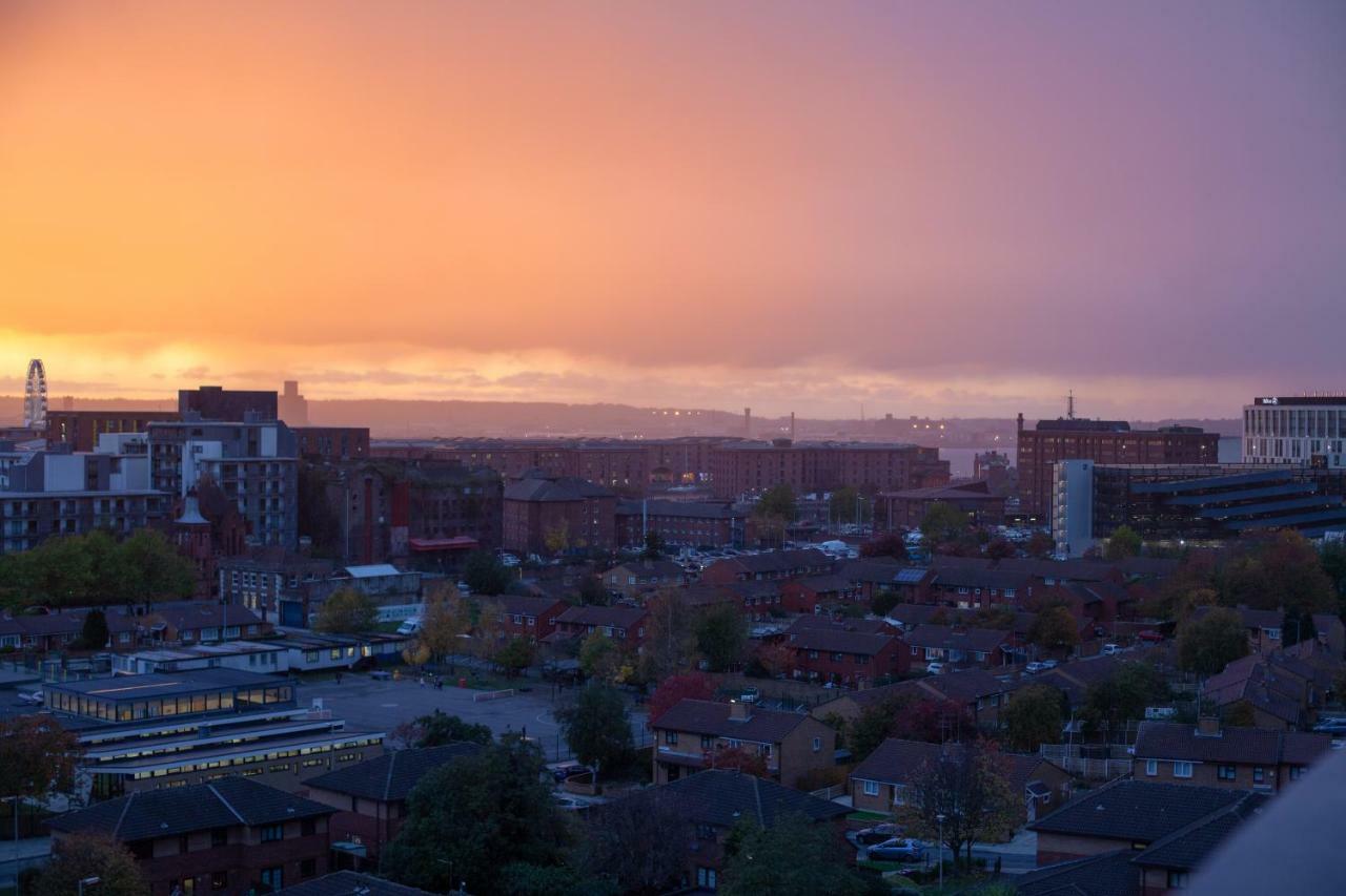 Serviced Apartment In Liverpool City Centre - Free Parking - Balcony - By Happy Days Esterno foto