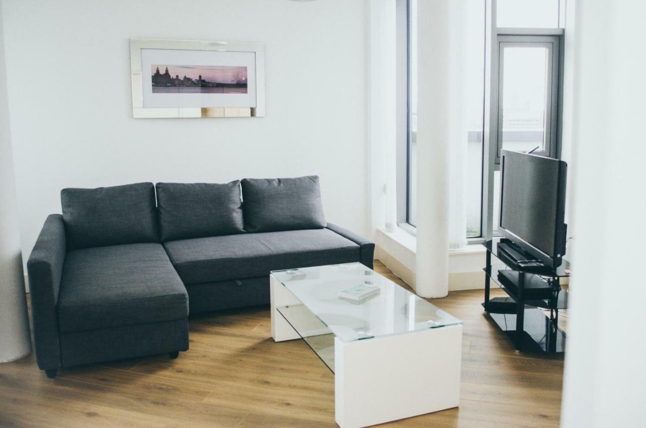 Serviced Apartment In Liverpool City Centre - Free Parking - Balcony - By Happy Days Esterno foto