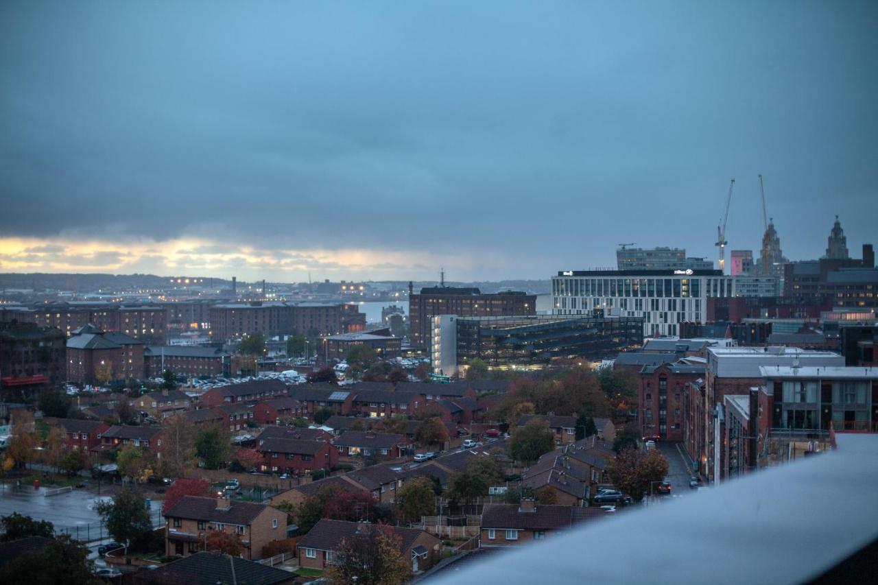 Serviced Apartment In Liverpool City Centre - Free Parking - Balcony - By Happy Days Esterno foto